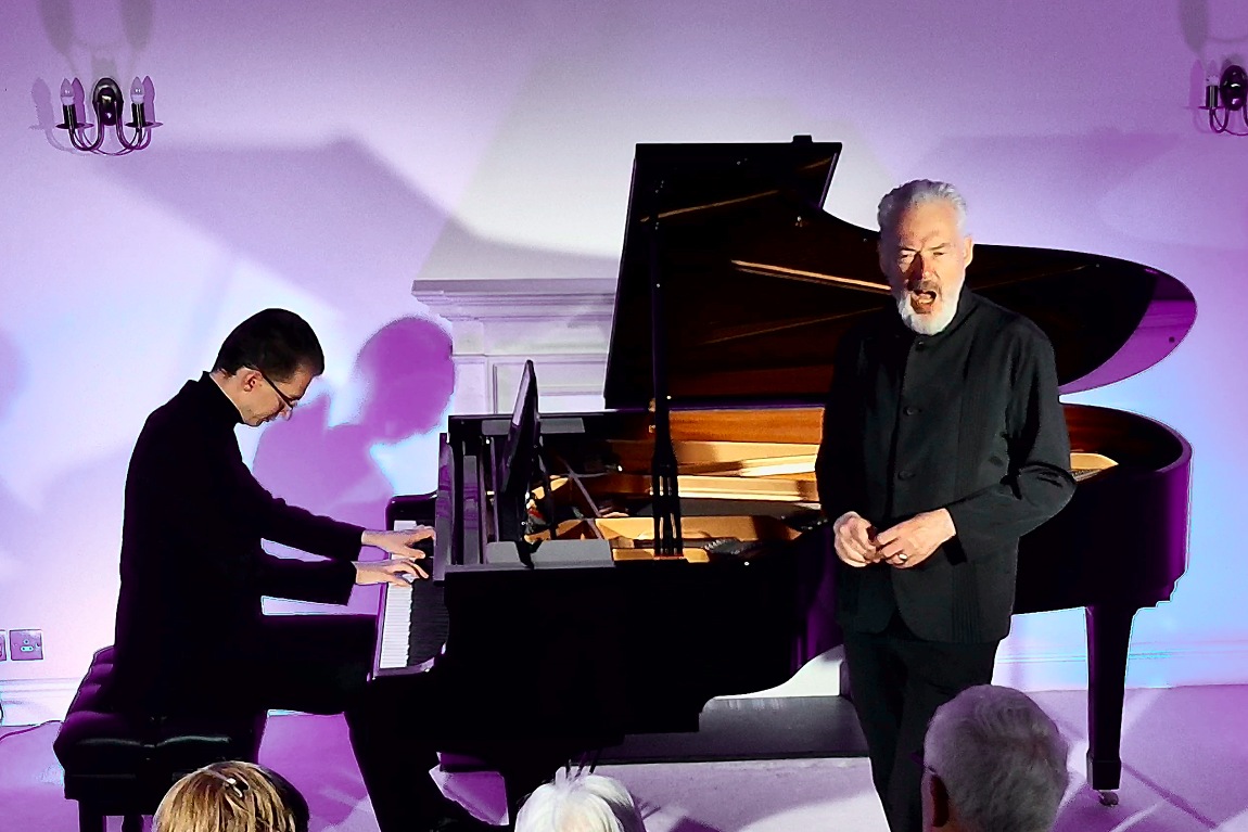 08_102425_pianist-absorbed