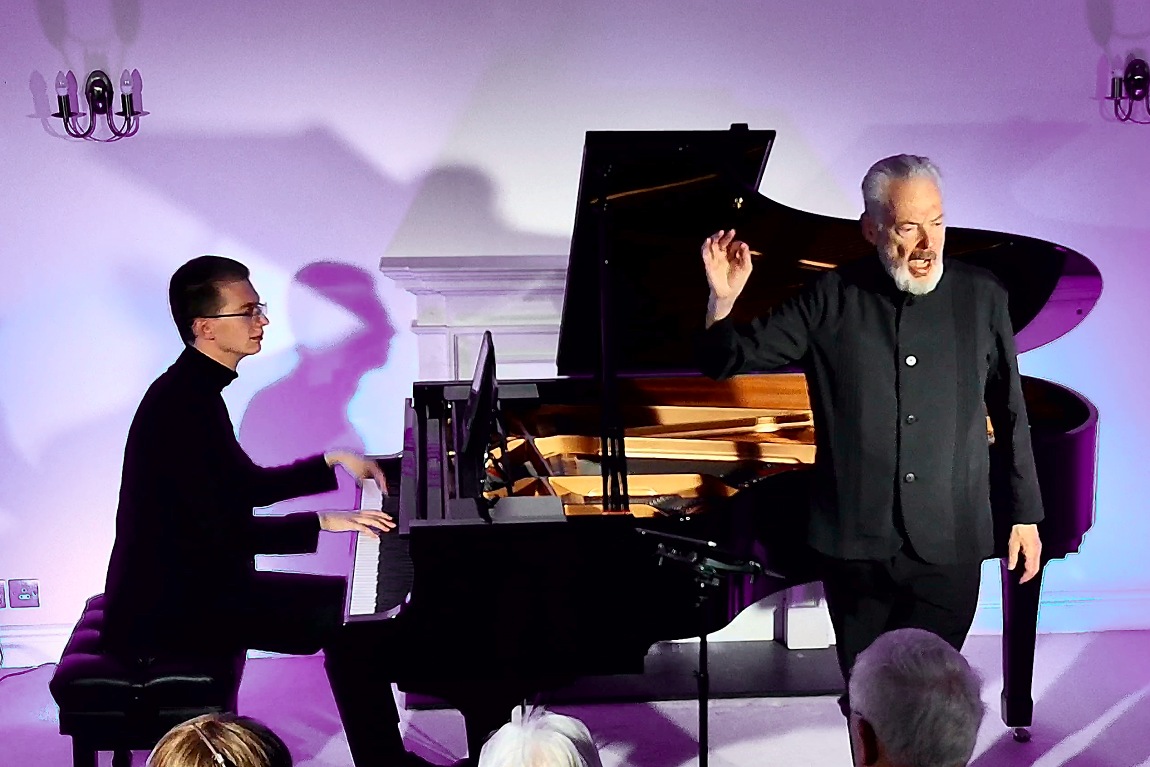 11_104124_arm-outstretched